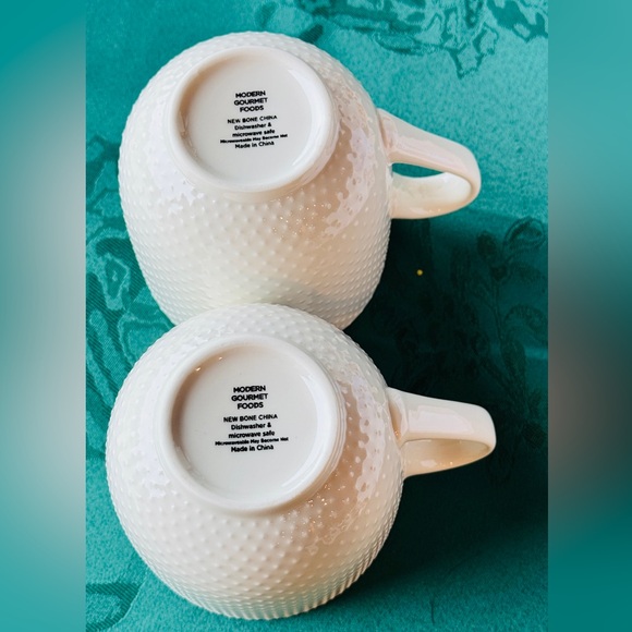 White Mugs Bone China Set of 2 NWOT Mugs Drinkware bar Modern Kitchen Whimsical - Picture 5 of 11